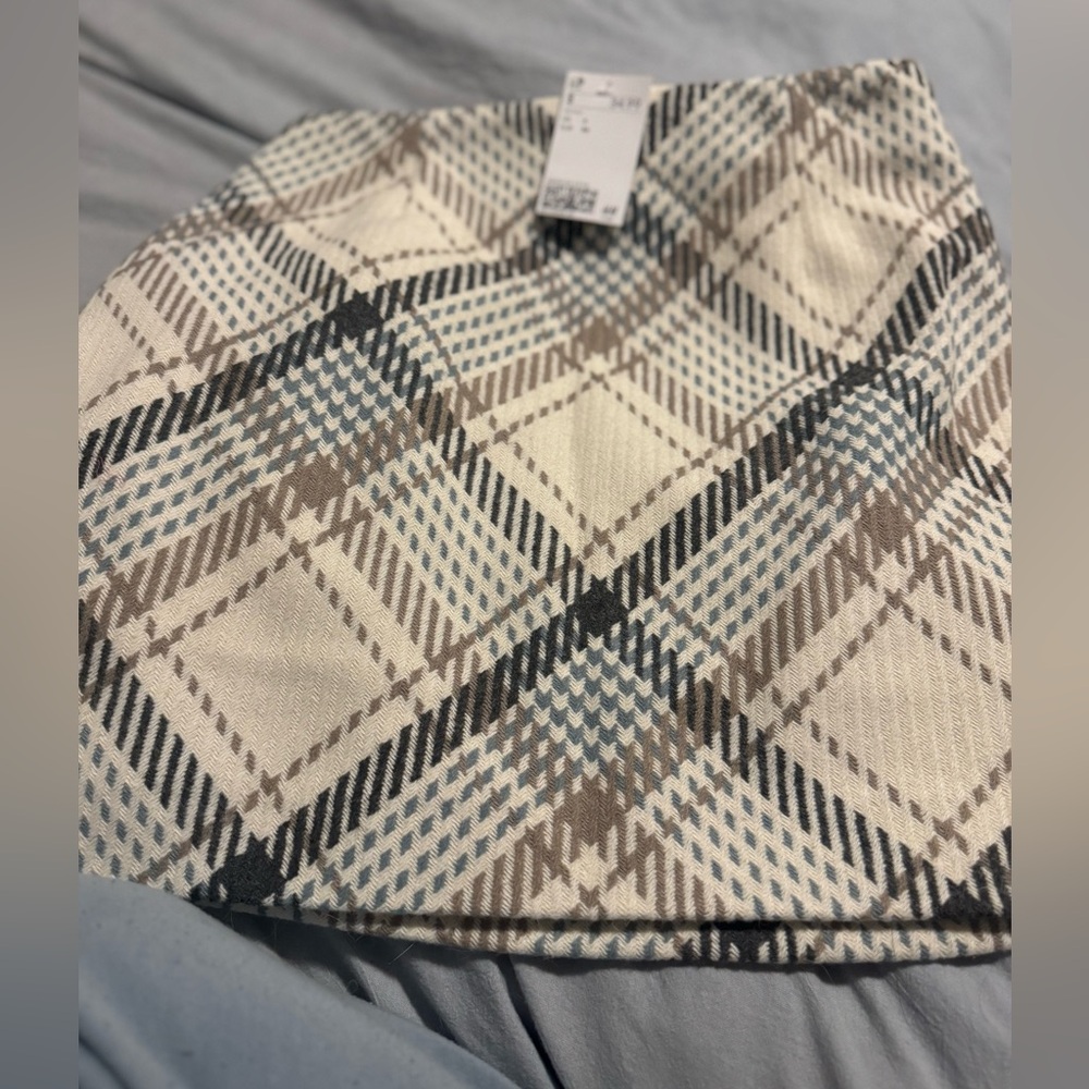 NWT H&M mini skirt Size 4.